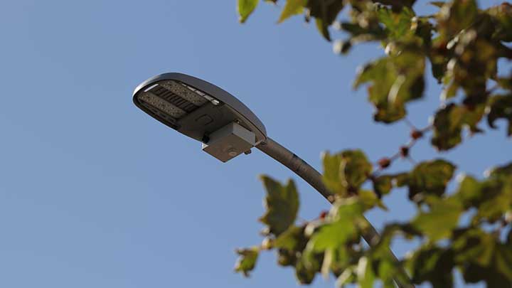 Thu thập dữ liệu từ các cảm biến trên các trụ đèn LED