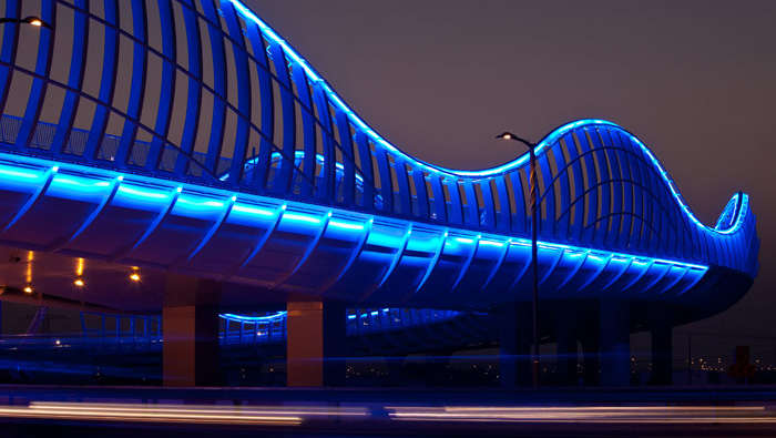 Color LED lighting creates a conspicuous result at Meydan, Dubai