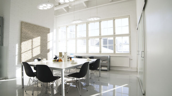 Philips LED office lighting in this Pentagon Design meeting room aids creativity