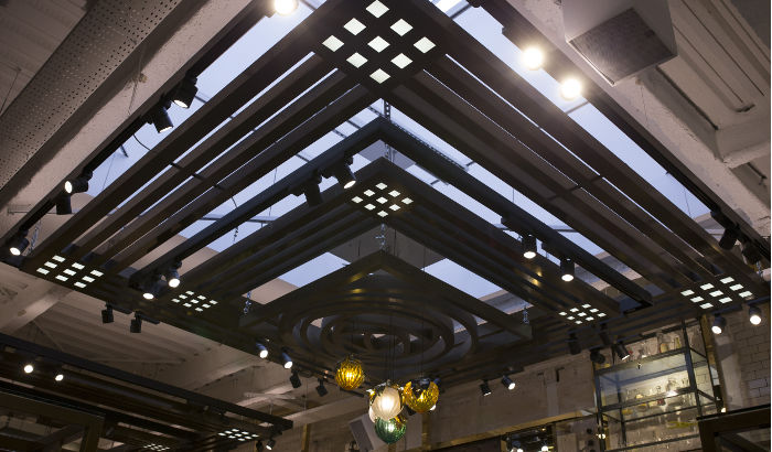 Nhà bán lẻ hàng cao cấp Ted Baker của Anh phô diễn hệ thống chiếu sáng trần nhà