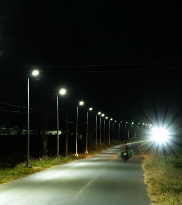 Philips solar LED tăng sáng khi có người trên đường