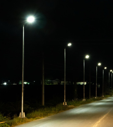 Philips solar LED giảm sáng khi không có người trên đường