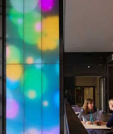 Công ty bán lẻ trang phục cao cấp Ted Baker ở Anh dùng công nghệ chiếu sáng ‘Sales Floor’ của Philips - thúc đẩy doanh số bán lẻ