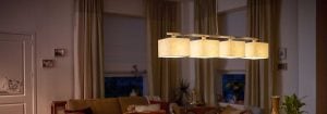 Đèn thả LED hiện đại với nhiều chụp đèn bằng vải chiếu sáng phòng khách ấm cúng, mang đến giải pháp chiếu sáng gia đình tiết kiệm năng lượng và phong cách cho không gian buổi tối thoải mái.